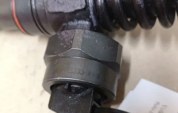 Volkswagen Polo Fuel injector 038130073F