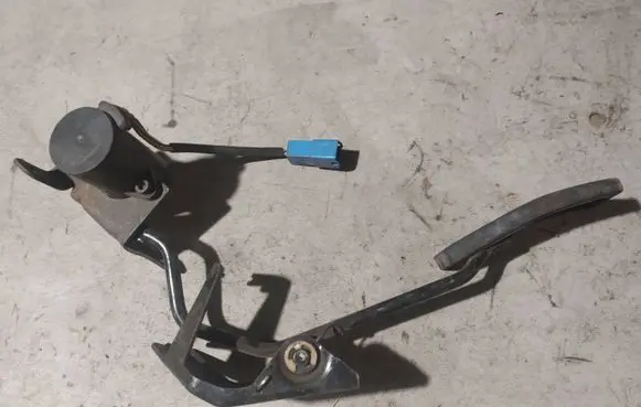Opel Vectra B Accelerator pedal position sensor 09129106