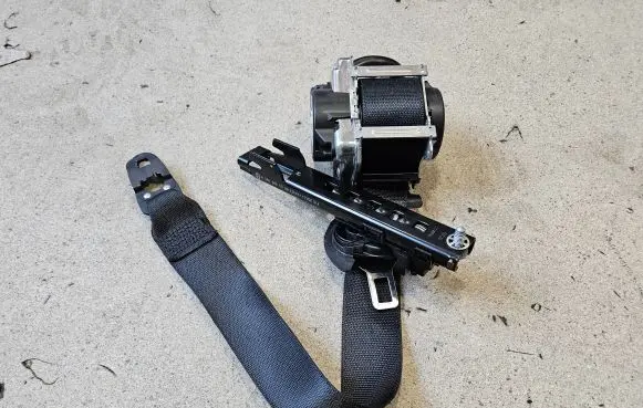 Mercedes-Benz GLC X253 C253 Front seatbelt A2058600285