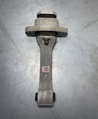 Hyundai Santa Fe Engine mount bracket 219552S00