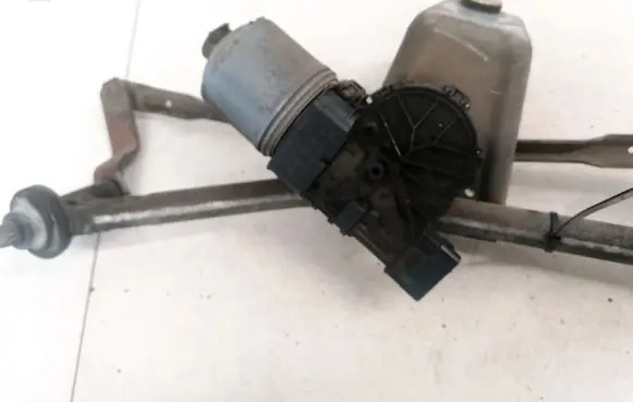 Peugeot 206 Wiper motor 0390241523