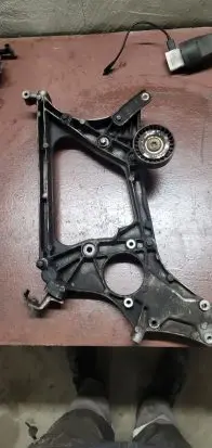 Mercedes-Benz E W212 Generator/alternator bracket A6512012009