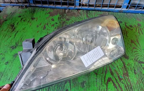 Ford Mondeo Mk III Headlight/headlamp 1S7113006AL