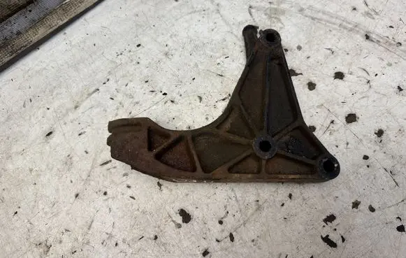 Opel Zafira A Engine mounting bracket 332253673