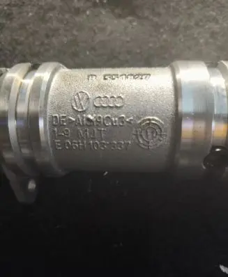 Volkswagen PASSAT B6 Balance shaft 06H103337