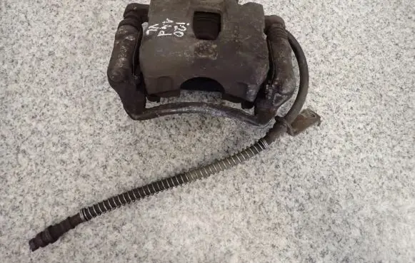 Hyundai i20 (PB PBT) Front brake caliper