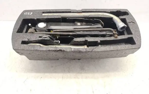 Volkswagen New Beetle Tool set 1J0012115AF