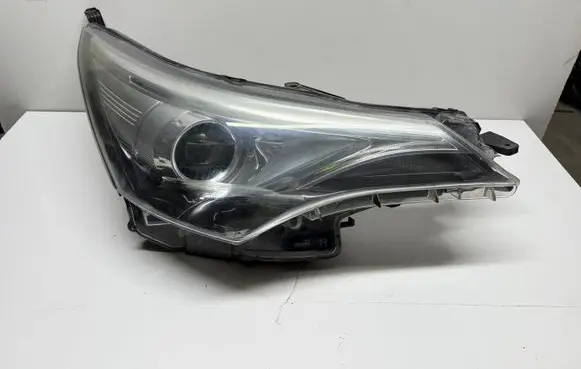 Toyota Avensis T270 Headlight/headlamp