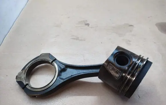 Mercedes-Benz S W221 Piston with connecting rod