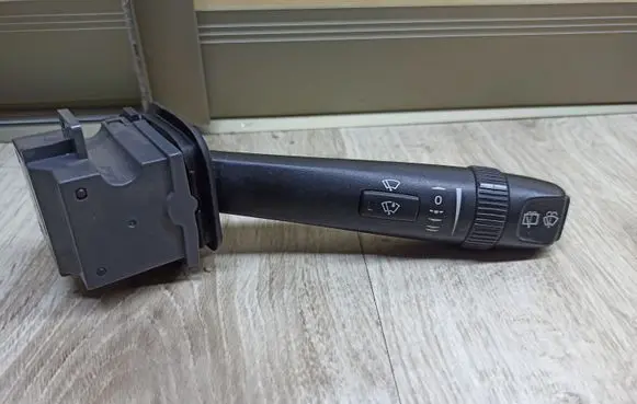 Volvo V70 Wiper control stalk 30768101