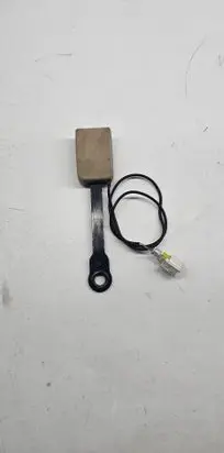 Front seatbelt buckle