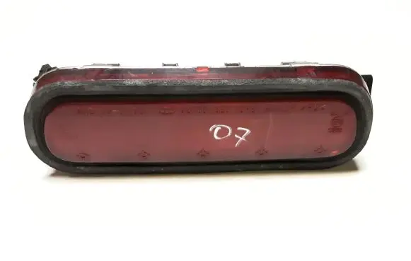 Third/center stoplight