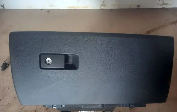 Volvo V70 Glove box 39807244
