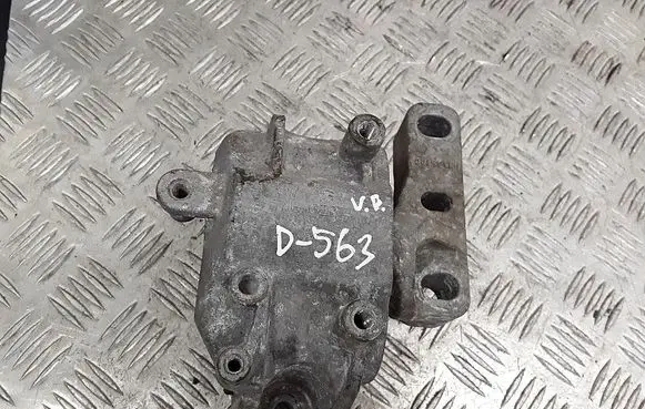 Skoda Yeti (5L) Engine mount bracket 1K0199262