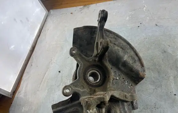 BMW X5 E53 Front wheel hub spindle knuckle