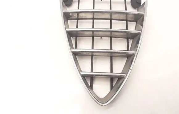 Alfa Romeo 159 Front bumper upper radiator grill