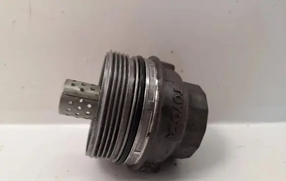 Toyota Avensis T250 Oil filter cover 156200R010