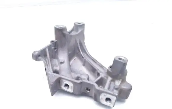 Audi A3 8Y Engine mounting bracket 05L199207