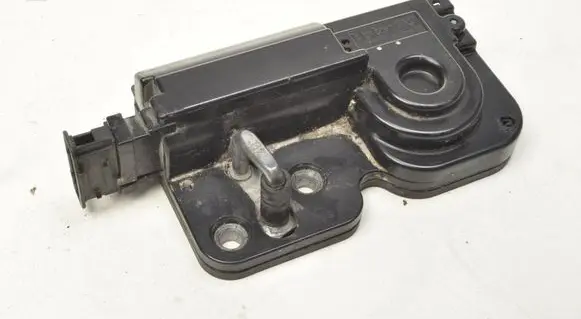 Volkswagen Touareg I Tailgate lock latch 7L0827511