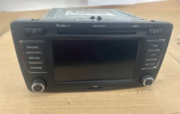 Skoda Octavia Mk2 (1Z) Radio/CD/DVD/GPS head unit 1Z0035156G SKZ4Z3J1100671K 28286535