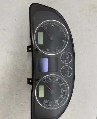 Volkswagen PASSAT B5.5 Speedometer (instrument cluster) 3B0920926A VWZ7Z0A3915942 040701220103