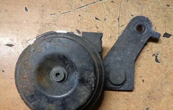 Toyota Auris E180 Horn signal 8656012060