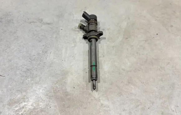 Ford Focus C-MAX Fuel injector 0445110239