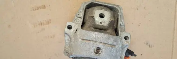 Audi A4 S4 B8 8K Engine mount bracket 8R0199381AD