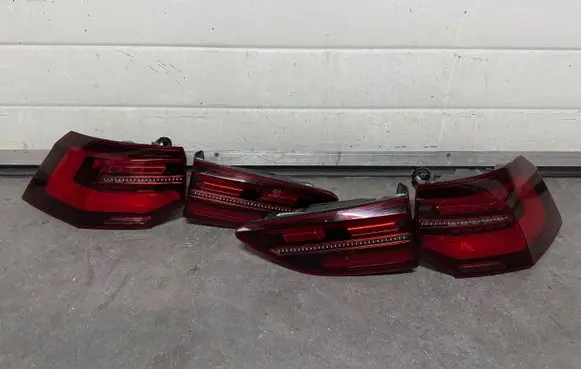 Volkswagen Golf VIII Rear/tail lights set 5H0945208A 5H0945207A 5H0945307