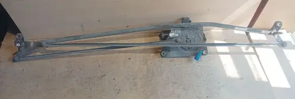 Front wiper linkage and motor