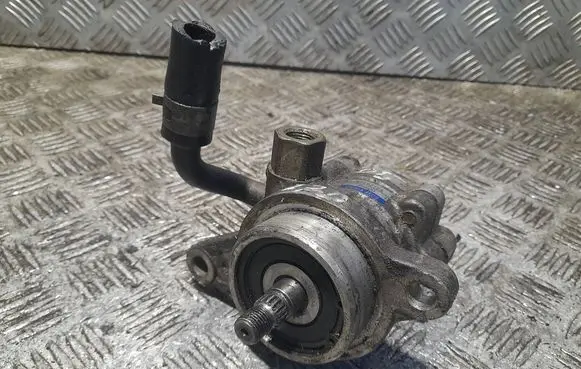 Nissan X-Trail T30 Power steering pump 8H800 4X192124