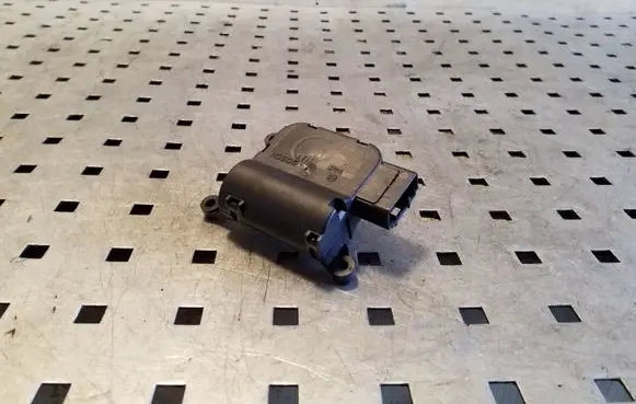 Audi TT TTS Mk2 Air flap motor/actuator 0132801371 983398VB 1K2907511H