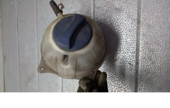 Volkswagen Polo II 86C 2F Coolant expansion tank/reservoir