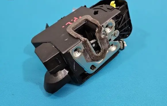 Dacia Duster III Front door lock 805036321R IMPRK1569654