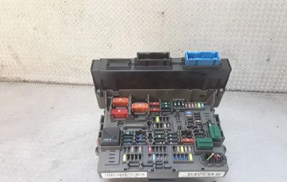 BMW 1 E81 E87 Fuse module 911944604