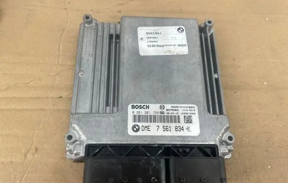 BMW 3 E90 E91 Engine control unit/module 0261201159 7561834 1039S10306