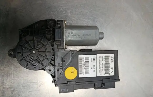 Audi A8 S8 D3 4E Rear door window regulator motor 4E0959801A 4E0910802