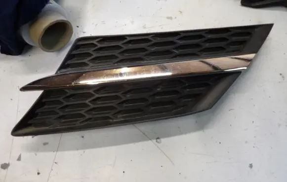 Toyota RAV 4 (XA40) Front bumper lower grill