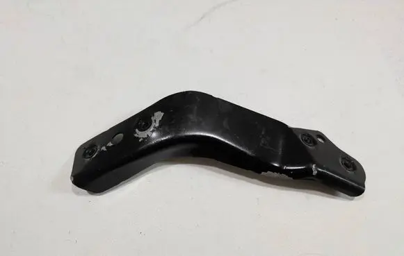 Mercedes-Benz C W204 Front bumper mounting bracket A2046200285