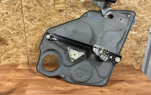 Mercedes-Benz B W245 Rear window lifting mechanism without motor A1697301679 985009108