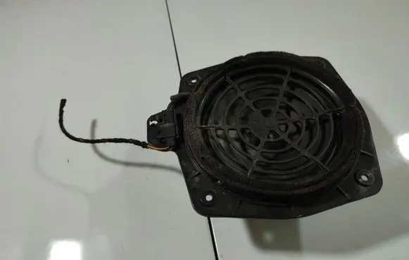 Audi A3 S3 8P Front door speaker