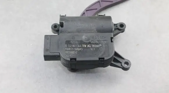 Audi Q3 8U Intake manifold valve actuator/motor 0132801344