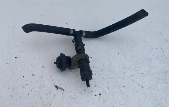 Volkswagen PASSAT B5.5 Coolant heater control valve 