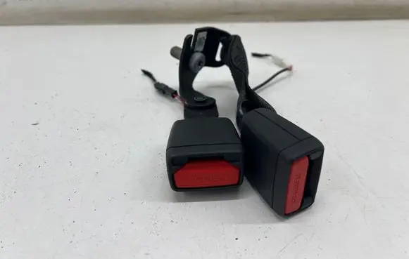 BMW 1 F40 Middle seatbelt buckle (rear) 7456284