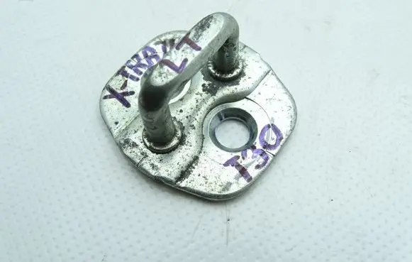 Nissan X-Trail T32 Rear door lock loop/hook striker NISSAN_X-TRAIL_T30_RYGIEL_DRZWI_LEWY_TYŁ