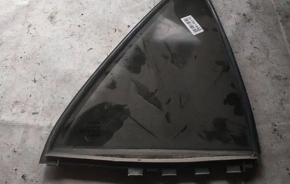 Toyota Avensis T250 Rear vent window glass as3