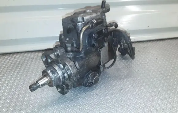 Audi A4 S4 B5 8D Fuel injection high pressure pump 028130109H 0460404994