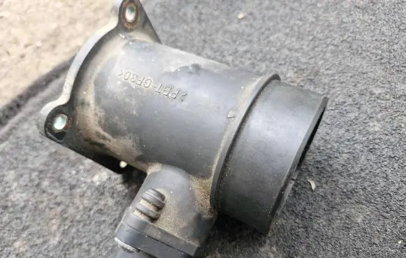 Nissan Almera Tino Mass air flow meter