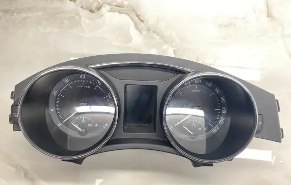 Skoda Superb B6 (3T) Speedometer (instrument cluster) 3T1920841J 1152507737 002385