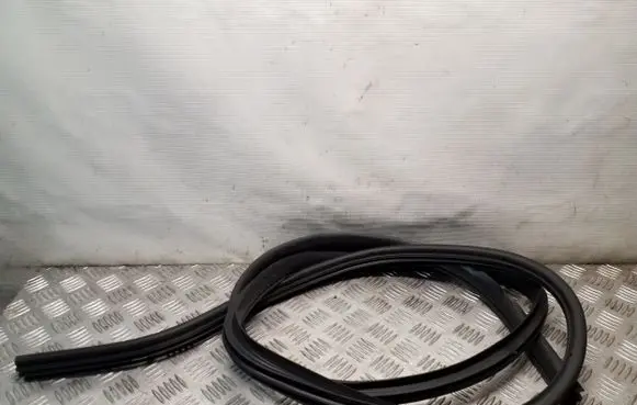 Dodge Nitro Rear door rubber seal (on body) 